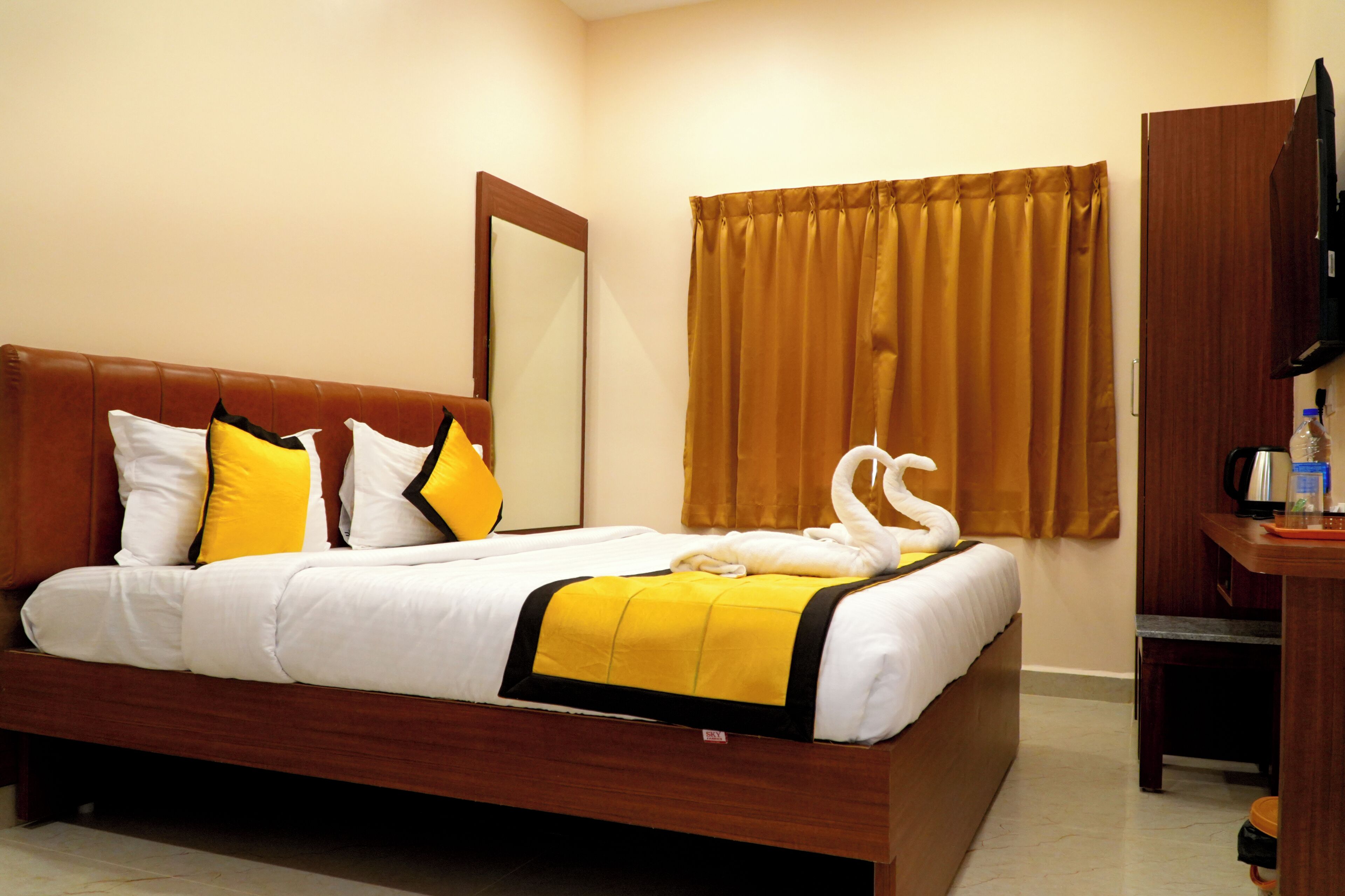 40-inch Smart TV with digital channels, Netflix, streaming services