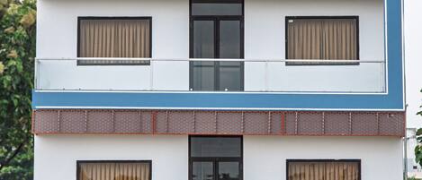 Chambre Deluxe, 1 trÚs grand lit, vue ville | Salle de bain | Douche, douche à « effet pluie », articles de toilette gratuits