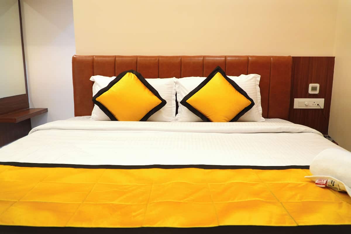 Deluxe Room, 1 Katil Raja (King), City View | Ruang tamu | 40 inci sebuah televisyen pintar dengan digital, Netflix