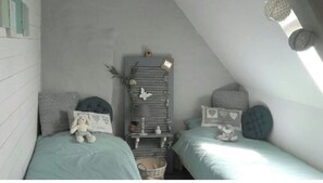 2 bedrooms, iron/ironing board