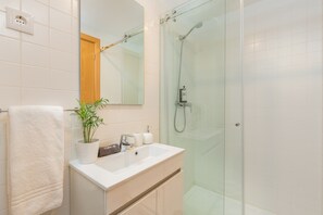 Apartment | Bathroom - 2 Bedroom Apartment in Oporto (Porto)