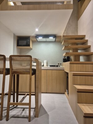 Suite estudio, 1 cama doble | Escritorio, espacio para trabajar con un portátil, wifi gratis