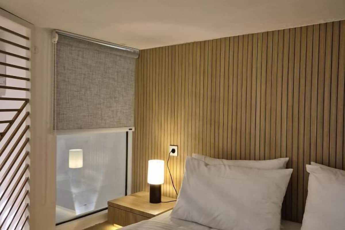 Desk, laptop workspace, free WiFi, bed sheets