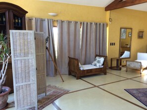 2 chambres, fer et planche à repasser, Wi-Fi, draps fournis