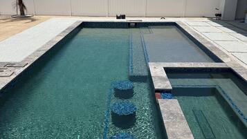 Piscine extérieure, piscine chauffée