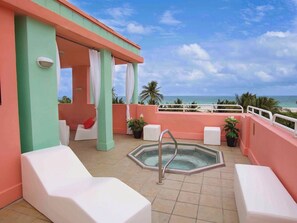 Outdoor spa tub - Charming 1-bedroom villa in marvelous Miami with fitness room, AC (Miami)