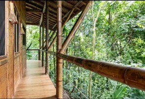 Property grounds - Bamboo Ecolodge w/Waterfall and Ocean View Yoga Deck at Yogachal Vista Mar! (Provincia de Puntarenas)