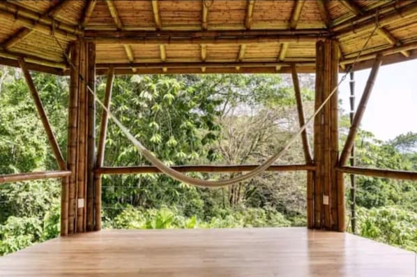 Property grounds - Bamboo Ecolodge w/Waterfall and Ocean View Yoga Deck at Yogachal Vista Mar! (Provincia de Puntarenas)