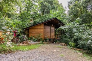 Exterior - Bamboo Ecolodge w/Waterfall and Ocean View Yoga Deck at Yogachal Vista Mar! (Provincia de Puntarenas)