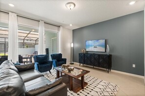 TV - 5 Bedrooms / 4.5 Bathrooms / Windsor Cay (16085BW) (Clermont)