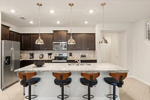 Fridge, microwave, oven, stovetop - 5 Bedrooms / 4.5 Bathrooms / Windsor Cay (16085BW) (Clermont)