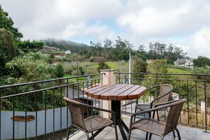 Premium Studio, Balcony, Mountain View | Laptop workspace, free WiFi