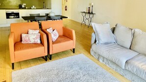 Apartment | Living room - Trendy Studio in the Heart of Porto (Porto)