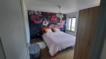 2 chambres, fer et planche à repasser, Wi-Fi, draps fournis