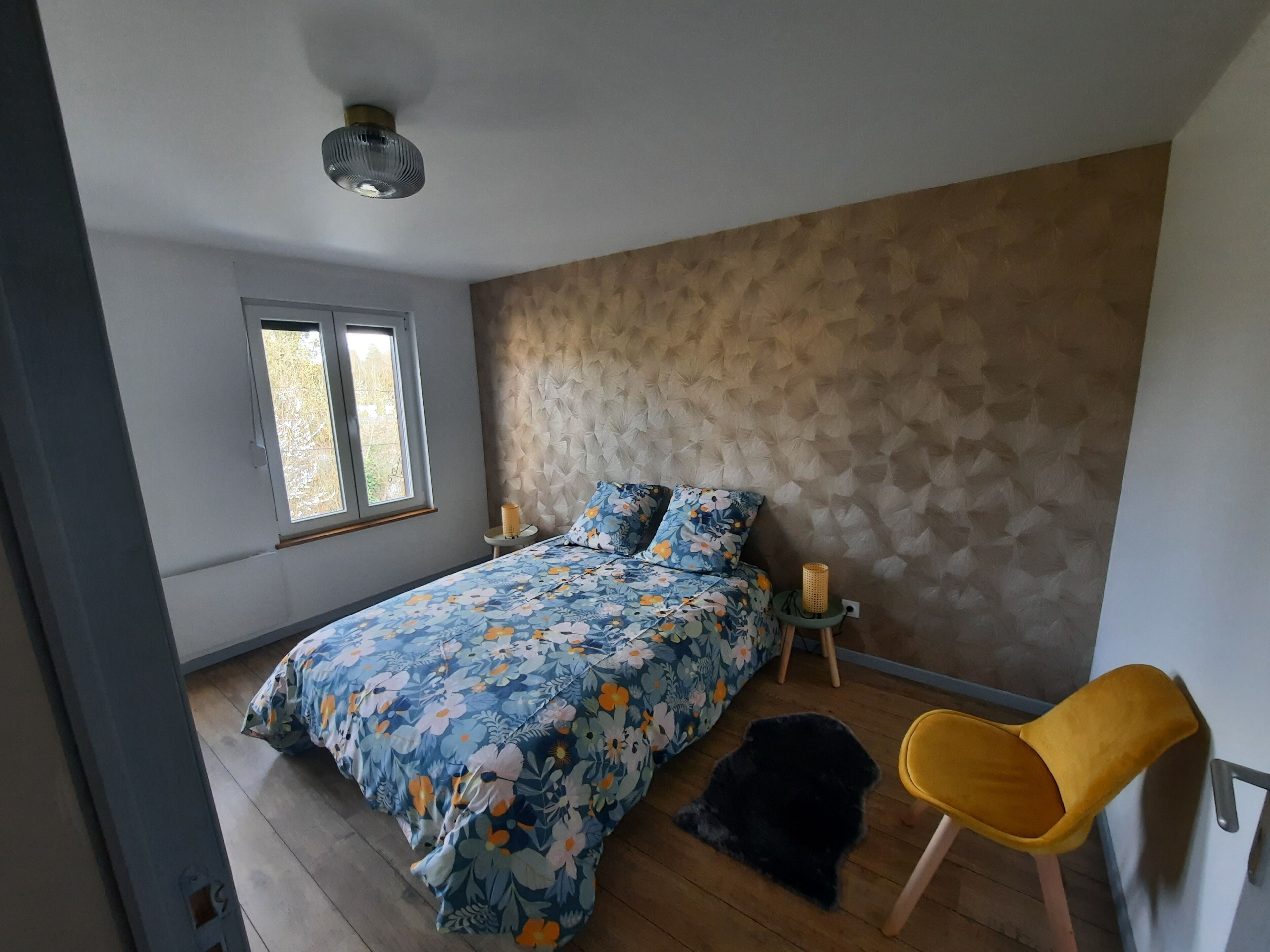 2 habitaciones, tabla de planchar con plancha, wifi y ropa de cama 