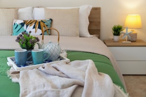 3 slaapkamers, een strijkplank/strijkijzer, gratis wifi, beddengoed