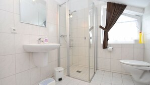 House | Bathroom - 1 Bedroom Apartment (Willingen)