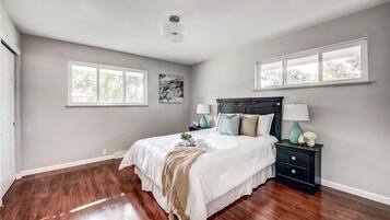 2 bedrooms, desk, iron/ironing board, free WiFi