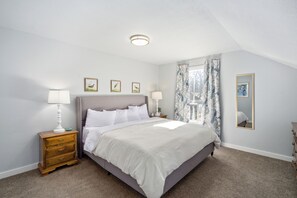 4 bedrooms, desk, iron/ironing board, WiFi - Hot Tub, Fireplace, Full Kitchen, DreamCloud Mattress, Family Retreat @ Lake CDA (Coeur d'Alene)