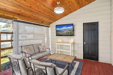 Smart TV, fireplace, books. Heated Pool & Hot Tub | Modern Family Retreat