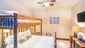 3 bedrooms, iron/ironing board, WiFi, bed sheets - Trails Edge #1 Ski In/Ski Out (Mountain Village)