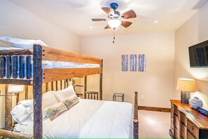3 bedrooms, iron/ironing board, WiFi, bed sheets - Trails Edge #1 Ski In/Ski Out (Mountain Village)