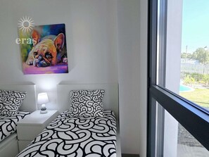 4 bedrooms, iron/ironing board, WiFi, bed sheets