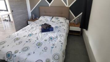 1 slaapkamer, een strijkplank/strijkijzer, gratis wifi, beddengoed