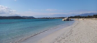 Mini villa in Lecci for couples 5 Km from the beach of St Cyprien and Cala Rossa