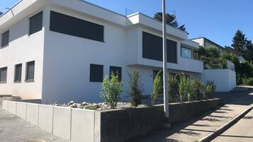 Hus - 5 soveværelser - handicapvenligt - ryger | Udendørsområde