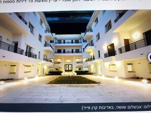 Exterior - Beachfront 2BR/2BA Desing Suite on Tel-Aviv (Tel Aviv-Yafo)