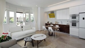 Living area - Beachfront 2BR/2BA Desing Suite on Tel-Aviv (Tel Aviv-Yafo)