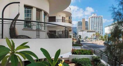 Beachfront 2BR/2BA Desing Suite on Tel-Aviv