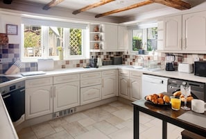 Fridge, microwave, oven, stovetop - Charming 4-Bed Home in Epping (Essex)