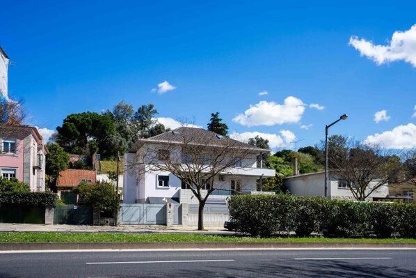 Front of property - Avenue Hill Hotel (Lisbon)