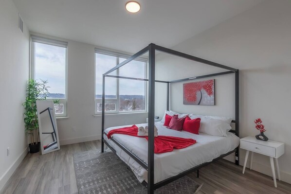 1 bedroom, desk, WiFi, bed sheets