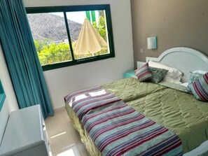 2 chambres, fer et planche à repasser, Wi-Fi, draps fournis