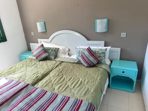 2 habitaciones, tabla de planchar con plancha, wifi y ropa de cama 