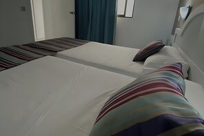 2 chambres, fer et planche à repasser, Wi-Fi, draps fournis