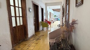 Comfort Double Room, Courtyard View | Living area - CASA DE LAS FLORES (Guatemala City)