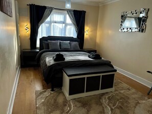 4 habitaciones, tabla de planchar con plancha y wifi gratis 