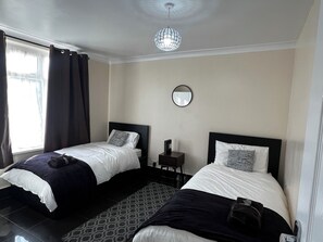 4 bedrooms, iron/ironing board, free WiFi