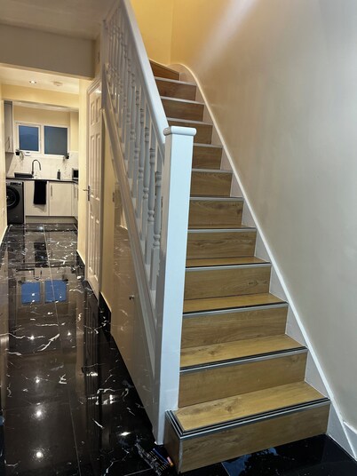 Luxurious Cozy 4-Bedroom Home near LHR