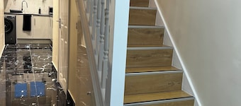 Luxurious Cozy 4-Bedroom Home near LHR