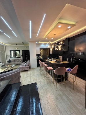 Villa, 3 Bedrooms, Accessible, Balcony | Dining room