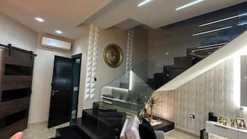 Villa, 3 Bedrooms, Accessible, Balcony | Interior