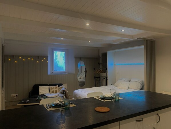 1 bedroom, WiFi, bed sheets