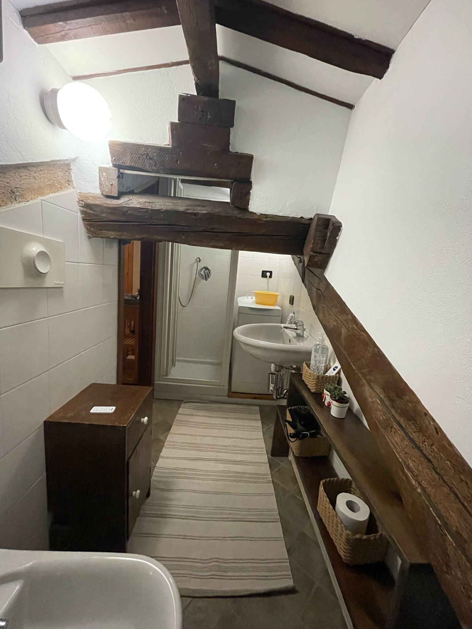 Dusche, Haartrockner, Bidet, Handtücher