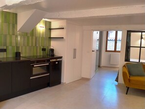 Private kitchen - Apartment in 1 of the most beautiful villages of Provence (Tourtour)