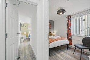 3 bedrooms, desk, iron/ironing board, travel crib